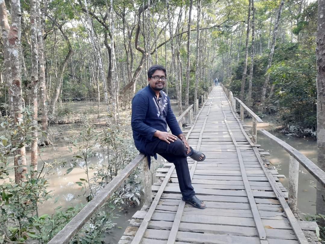 লাল নীল গুটি সুতো